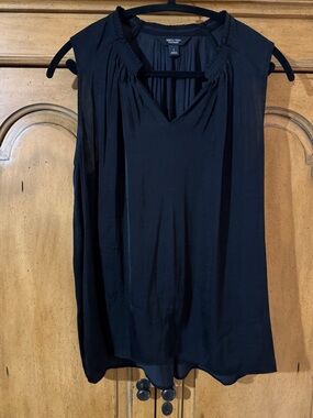 VeraWang Sleeveless V-Neck Pleated Black Top- L